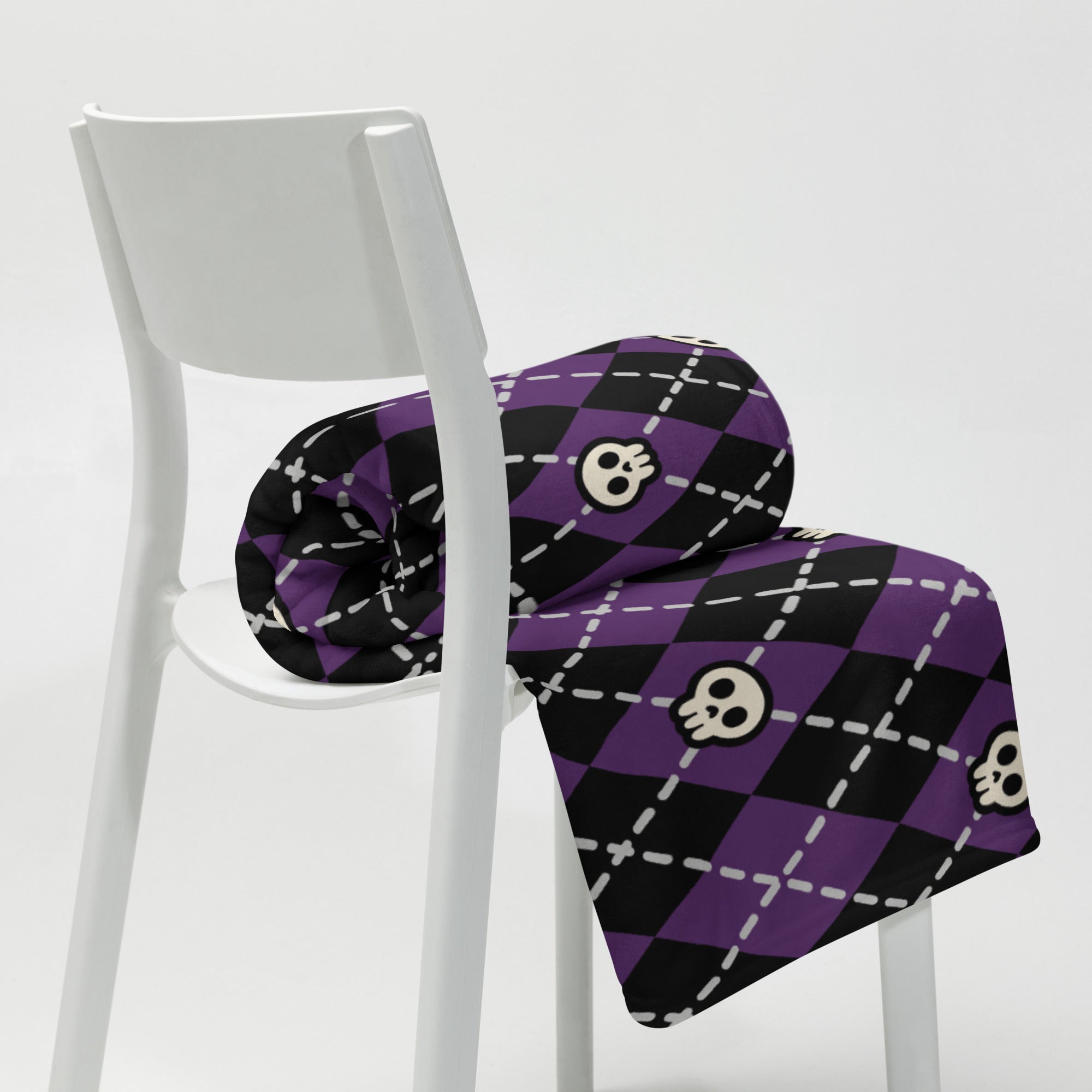 Silky Soft Snuggle Blanket - 'Diamond Skulls'